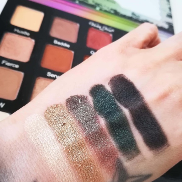 Violet Voss "Like A Boss" eyeshadow palette - Picture 11 of 12